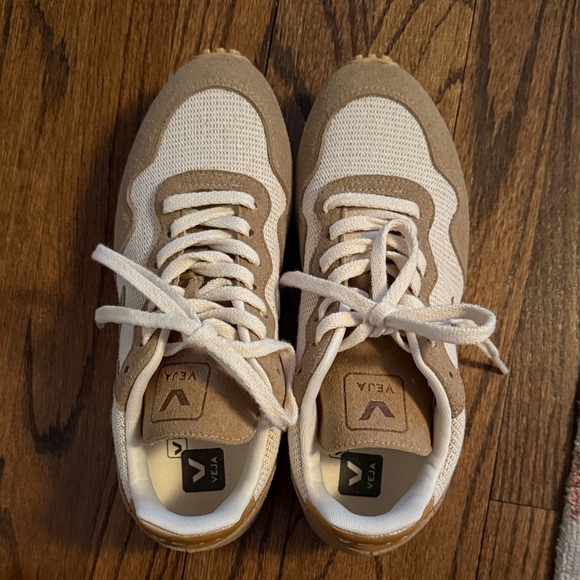 Veja Tan and Cream Women's Sneakers - Picture 3 of 8